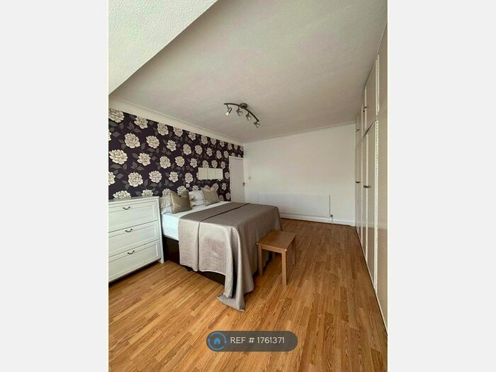 2 Bedroom Flat To Rent In Cairnfield Avenue, London, NW2