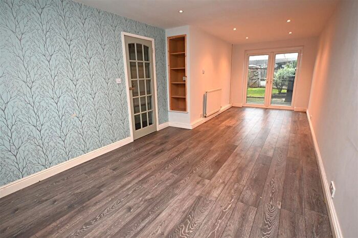 3 Bedroom Terraced House For Sale In Britten Road, Basingstoke, RG22