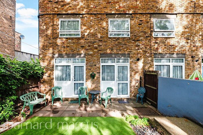 3 Bedroom Maisonette For Sale In Union Road, London, SW4