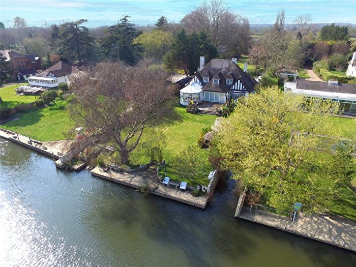 4 Bedroom Detached House For Sale In Staines, Surrey, TW18