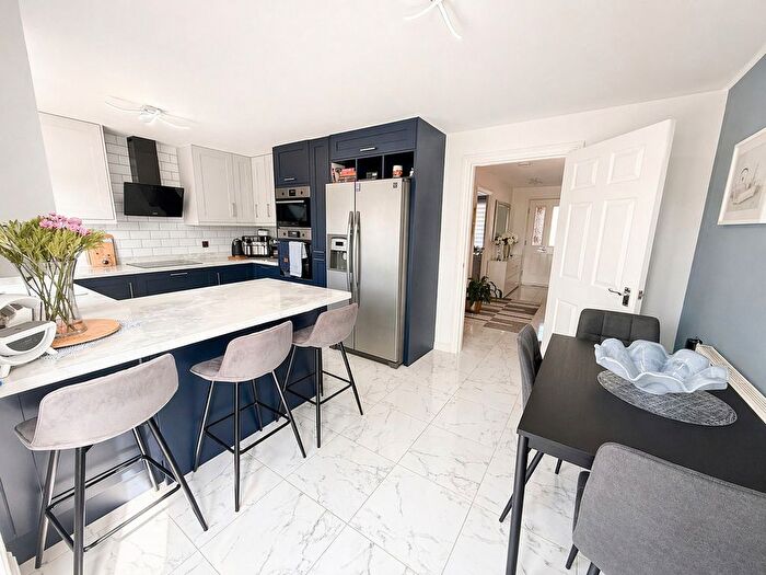 5 Bedroom Town House For Sale In Silbury Mews, Swindon, SN25