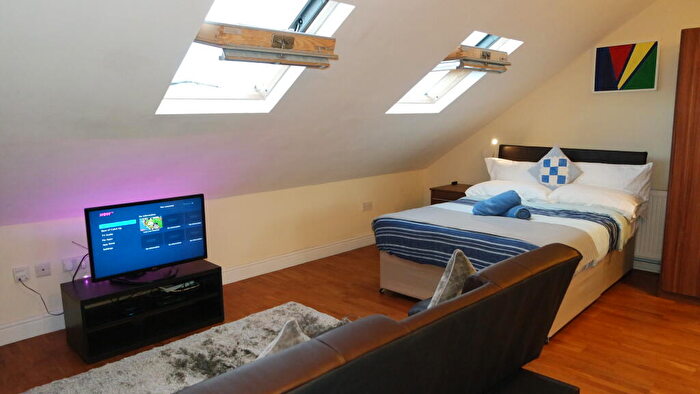 Flat To Rent In Lavender Hill, SW11