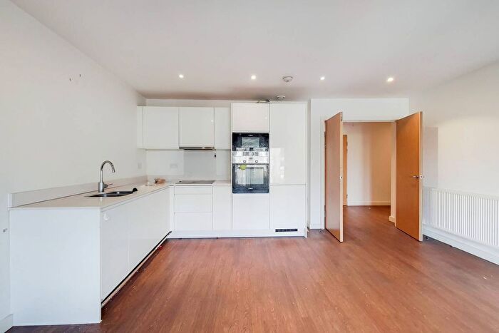 2 Bedroom Flat To Rent In Howard Road, Harrow, Stanmore, HA7