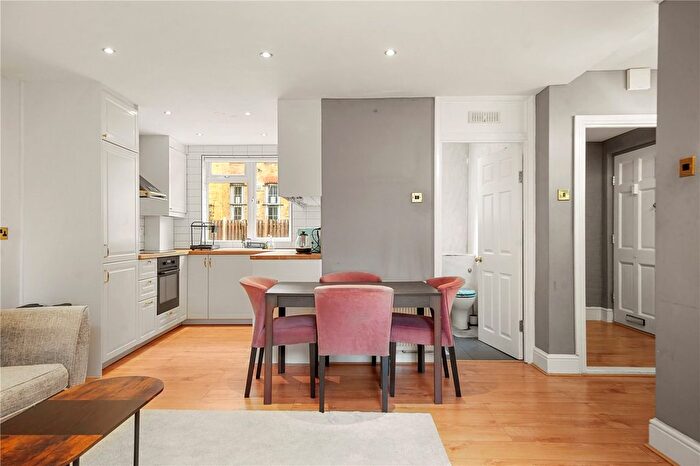 1 Bedroom Flat For Sale In Buxton Court, Thoresby Street, N1