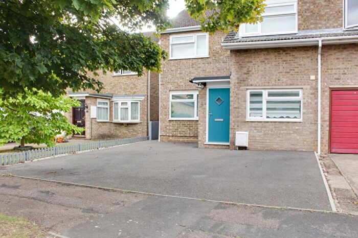 3 Bedroom Property To Rent In Gainsborough Avenue, Eaton Ford, PE19