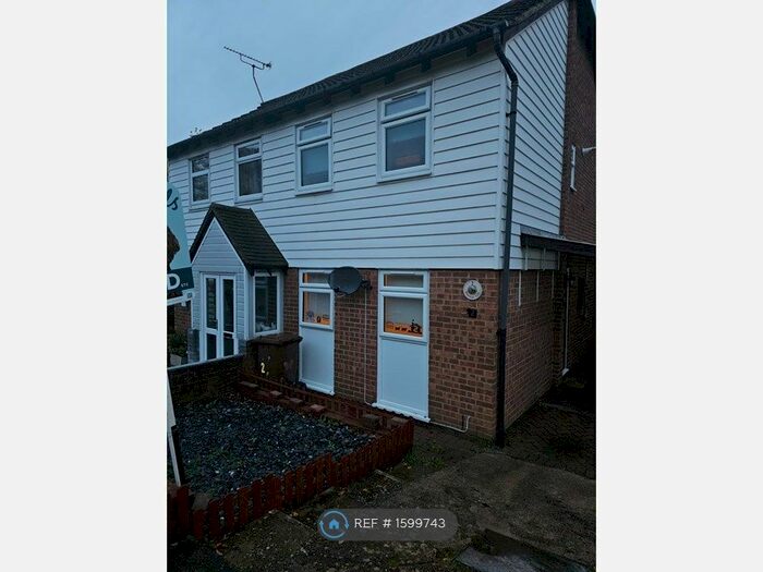 2 Bedroom Semi-Detached House To Rent In Brenchley Close, Rochester, ME1