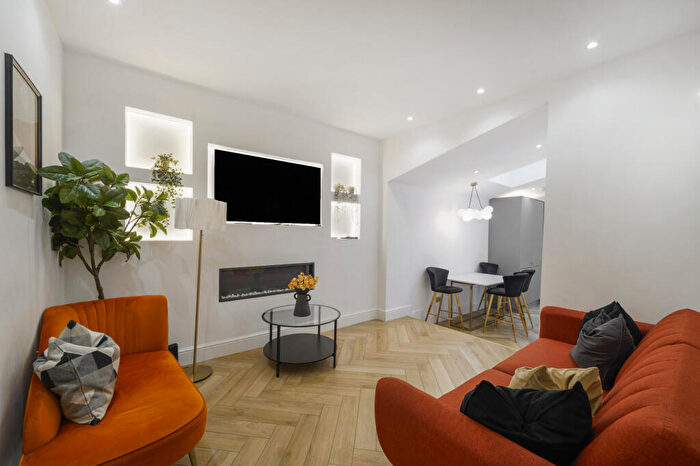 2 Bedroom Apartment To Rent In Grafton Road, London, NW5