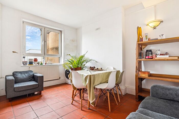 3 Bedroom Flat To Rent In Salisbury House, Highbury Corner, N5