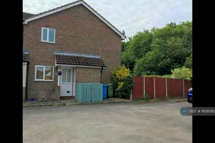 1 Bedroom Semi-Detached House To Rent In Purmerend Close, Farnborough, GU14