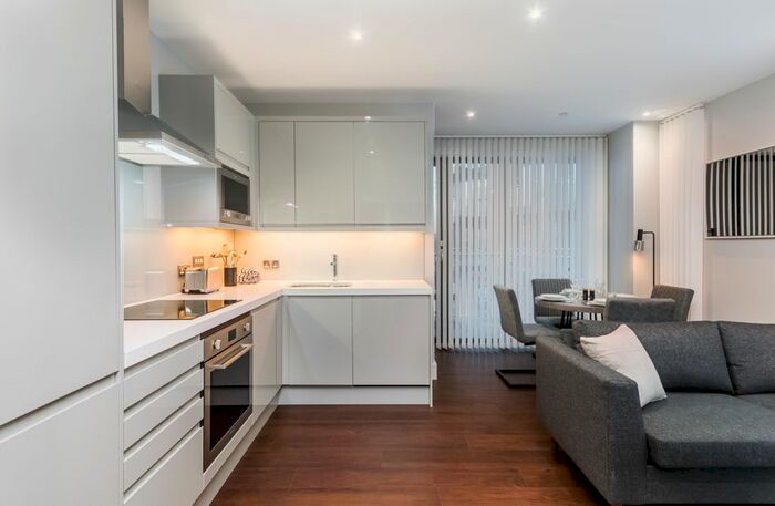 1 Bedroom Flat To Rent In Silvocea Way, London, E14