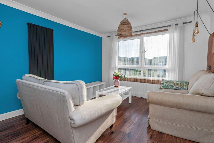 2 Bedroom Flat To Rent In Oxgangs Crescent, Oxgangs, Edinburgh, EH13