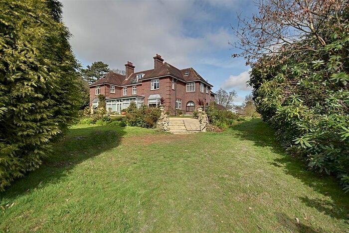 2 Bedroom Flat For Sale In Whydown Place, Whydown Road, Bexhill-On-Sea, TN39