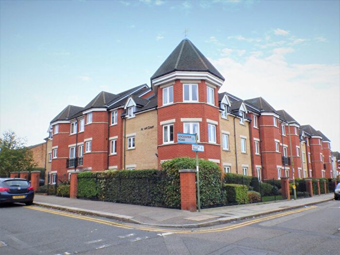 2 Bedroom Flat For Sale In Leicester Road, New Barnet, EN5