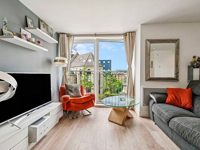 2 Bedroom Flat For Sale In Holland Gardens, Kew Bridge, TW8