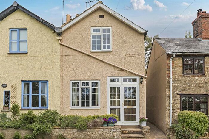 3 Bedroom Cottage For Sale In The Green, Lois Weedon, NN12