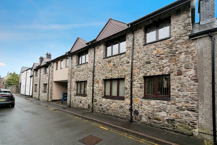Studio For Sale In Y Cwrt, Mount Street, Bala, LL23