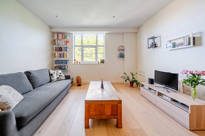1 Bedroom Flat For Sale In Bromyard Avenue, Acton, London, W3