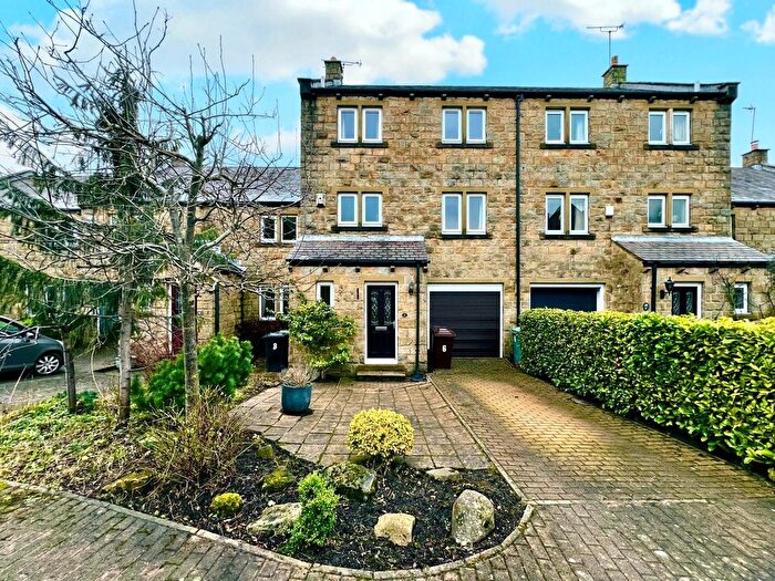 4 Bedroom Detached House To Rent In Grosvenor Mews, Rawdon, Leeds, West Yorkshire, LS19