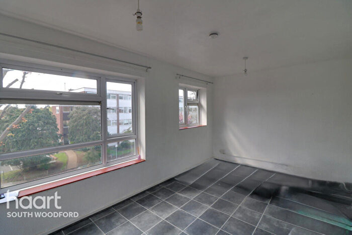 2 Bedroom Flat To Rent In Grove Hill, London, E18