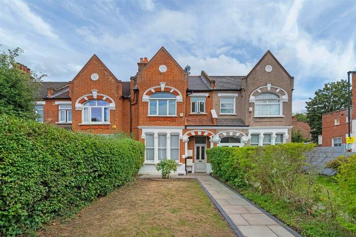 2 Bedroom Flat To Rent In Knights Hill, West Norwood, SE27