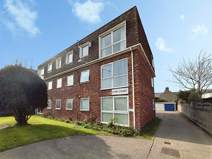 2 Bedroom Flat For Sale In London Road, Deal, CT14