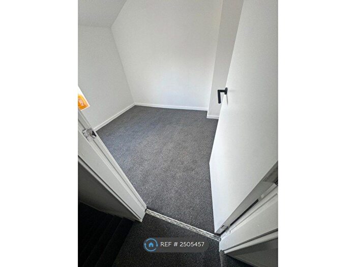 3 Bedroom Flat To Rent In Long Street, Middleton, Manchester, M24