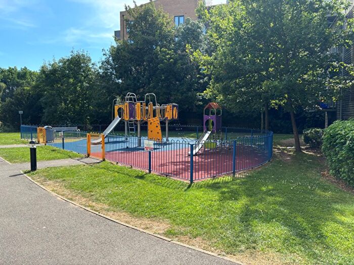 1 Bedroom Flat To Rent In Cameron Crescent, Edgware, HA8