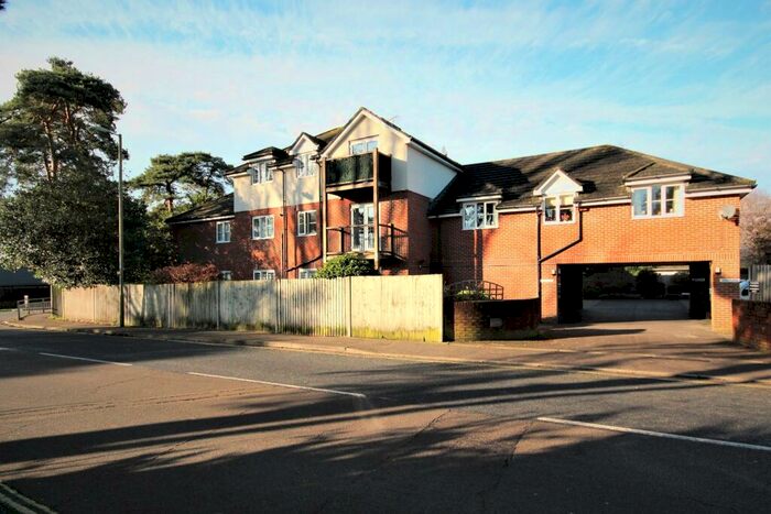 2 Bedroom Apartment To Rent In West Dene Court, Warsash Road, SO31
