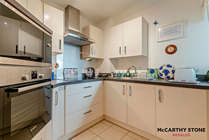 1 Bedroom Flat For Sale In South Parade, Southsea, Hampshire, PO4