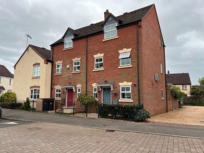 4 Bedroom Semi-Detached House For Sale In Betjeman Road, Stratford-Upon-Avon, CV37