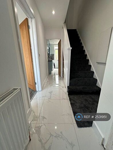 3 Bedroom Semi-Detached House To Rent In Calbroke Road, Slough, SL2