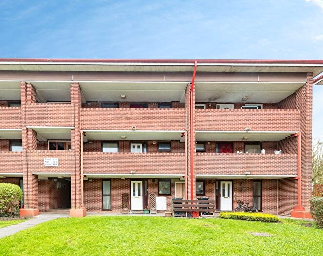 1 Bedroom Flat For Sale In Caractacus Cottage View, Watford, WD18