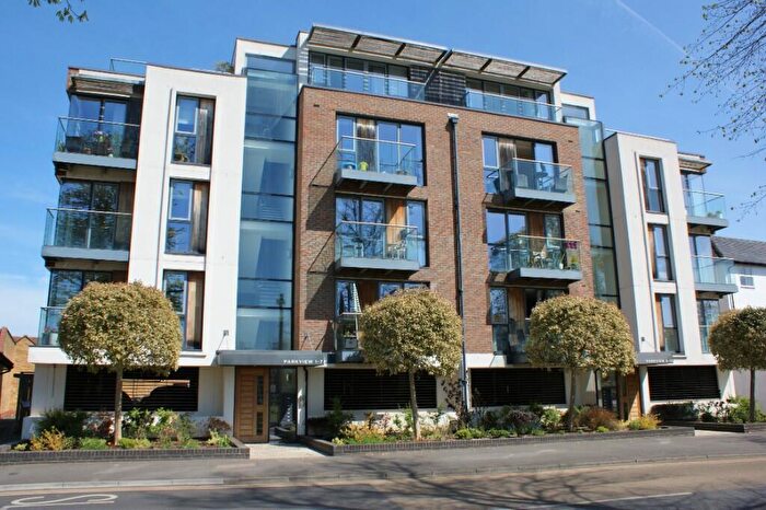 2 Bedroom Flat For Sale In Queens Road, Walton-On-Thames, Surrey, KT12
