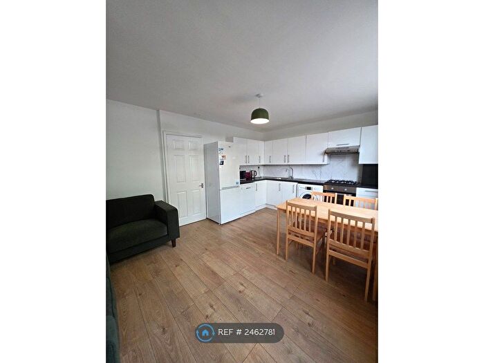 5 Bedroom Flat To Rent In Deeley Road, London, SW8
