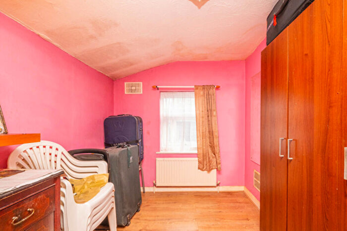 3 Bedroom End Of Terrace House For Sale In London Road, Wallington, SM6
