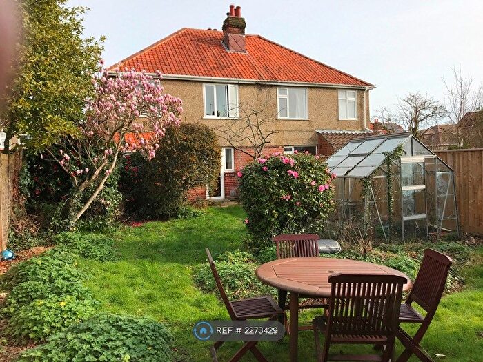4 Bedroom Semi-Detached House To Rent In Ripstone Gardens, Southampton, SO17
