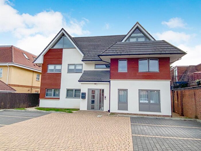 2 Bedroom Flat To Rent In Shoppenhangers Road, Maidenhead, SL6