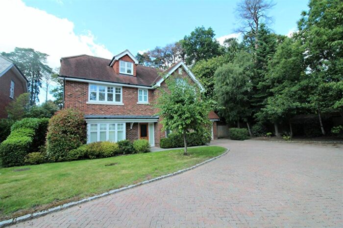 6 Bedroom Detached House To Rent In Chapel Pines, Camberley, GU15