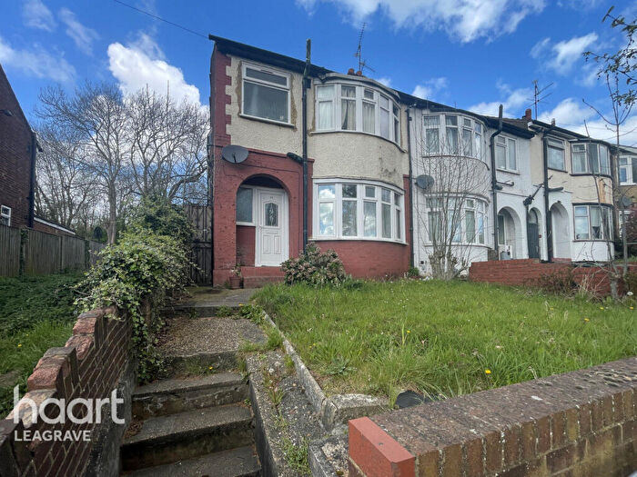 3 Bedroom End Of Terrace House For Sale In Bramingham Road, Luton, LU3