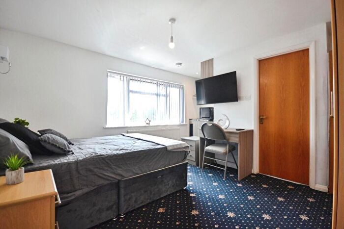 Studio To Rent In London Road, Reading, RG1