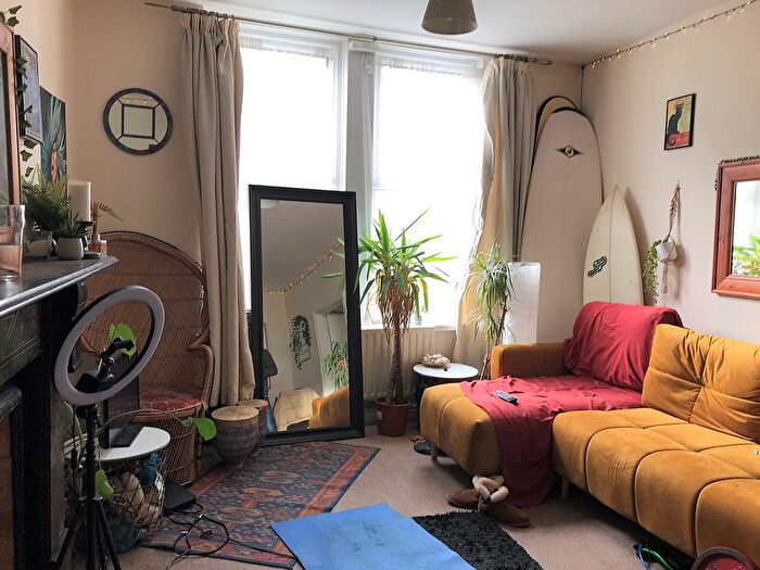 1 Bedroom Flat To Rent In Shirley Road, Cardiff, CF23