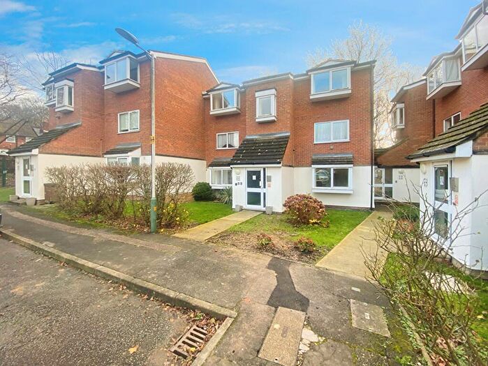 1 Bedroom Flat To Rent In Harkness Close, Romford, RM3