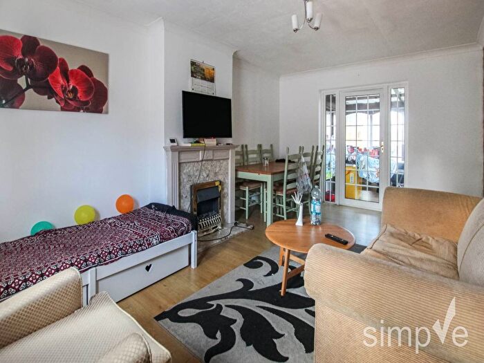 3 Bedroom Property To Rent In Almond Avenue, West Drayton, Middlesex, UB7