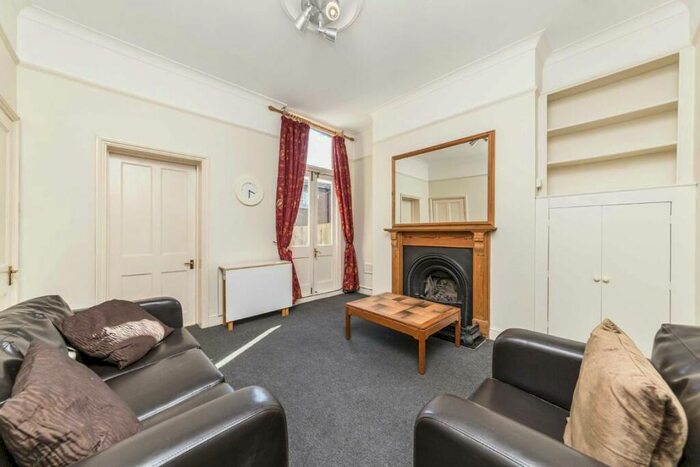 2 Bedroom Flat To Rent In Bedford Hill, Balham, SW12