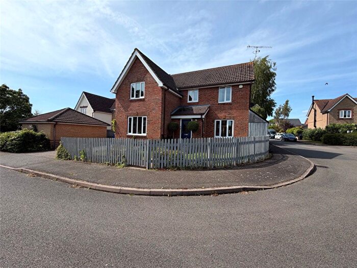4 Bedroom Detached House For Sale In Maple Close, Woodford Halse, Northamptonshire, NN11