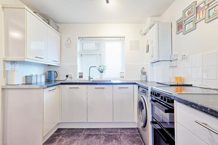 1 Bedroom Flat To Rent In Turpin Avenue, Romford, Essex, RM5