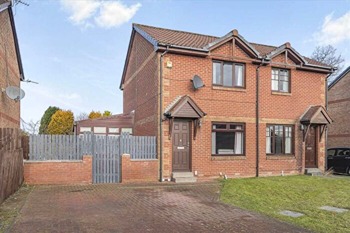 3 Bedroom Semi-Detached House For Sale In Haining Grove, FK2