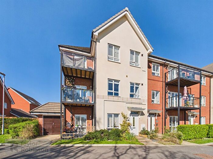 2 Bedroom Flat For Sale In Bedivere Road, Ifield, Crawley, RH11