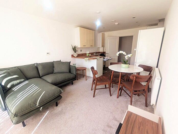 2 Bedroom Flat To Rent In Hartington Road, Altrincham, WA14