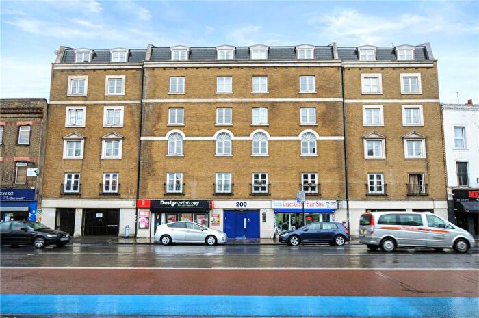 1 Bedroom Apartment To Rent In Mile End Road, Stepney Green, London, E1